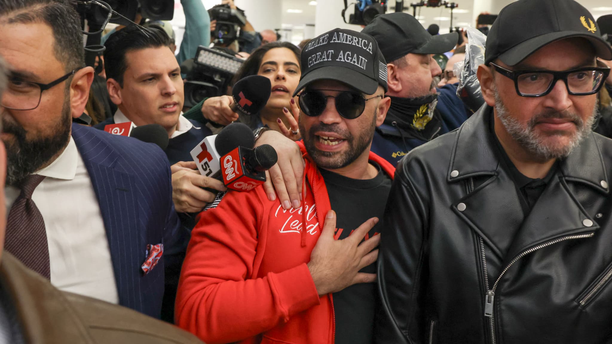 L'ex leader des Proud Boys, Enrique Tarrio, à sa sortie de prison le 22 janvier 2024