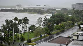 Pluies et vents violents lors du passage du cyclone Yasi, le 3 février 2011 à Cairns, dans le Queensland, en Australie
