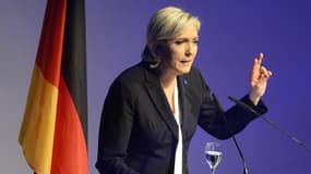 Marine Le Pen en discours en Allemagne, le 21 janvier 2017.