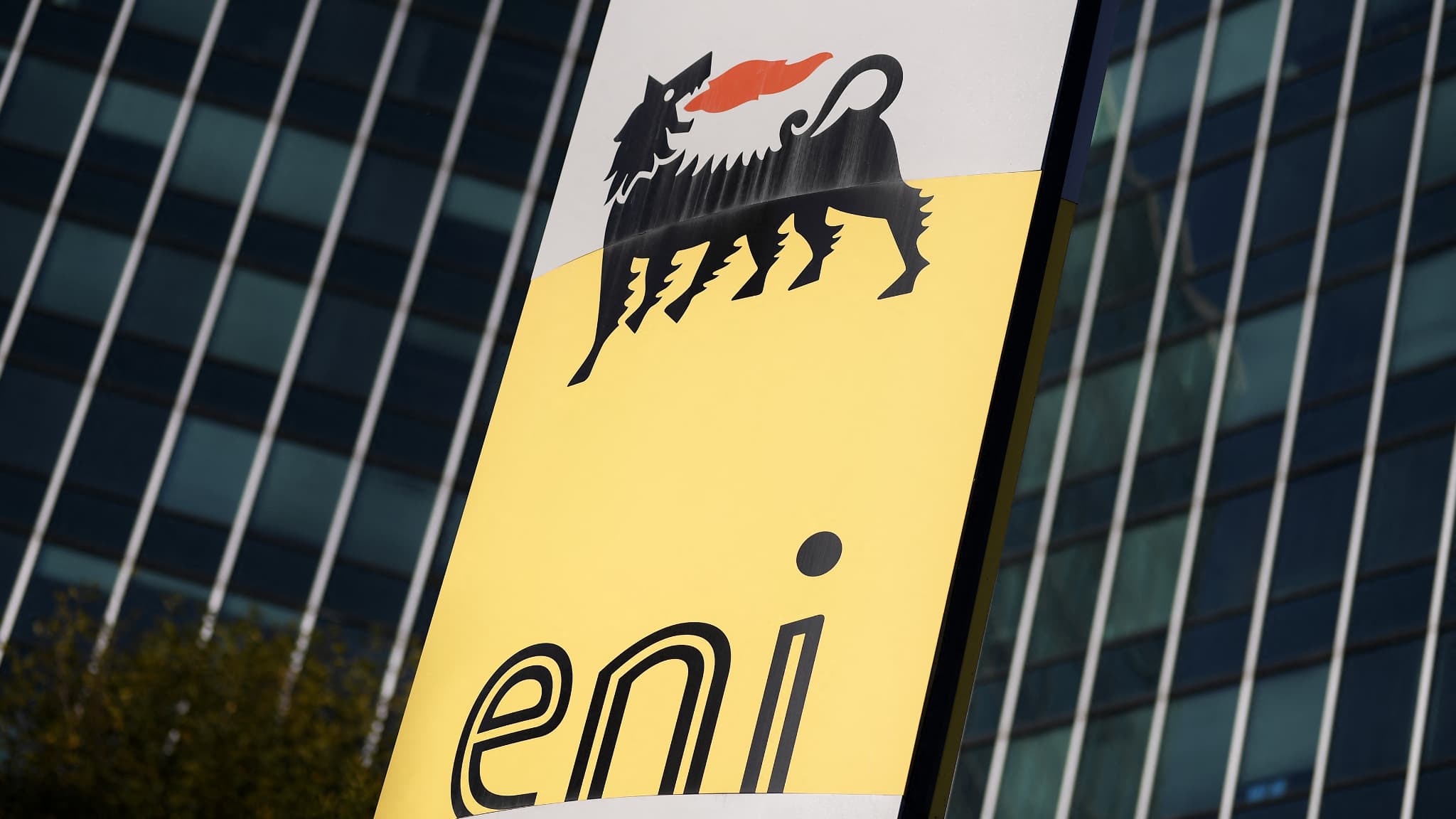 ELLES AUGMENTAIENT LEURS PRIX EN MÊME TEMPS: SIX COMPAGNIE PÉTROLIÈRES DU "CARTEL DU BIOÉTHANOL" ÉCOPENT D'UNE AMENDE DE PRÈS D'UN MILLIARD D'EUROS EN ITALIE