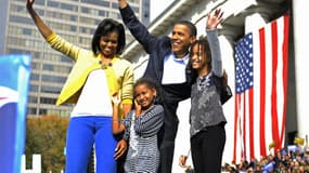 Barack Obama, avec son épouse Michelle, et leurs deux filles, pendant la campagne présidentielle de 2008.
