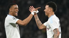 Morgan Rogers (à droite) lors de PSG-Aston Villa - le 09/04/2025