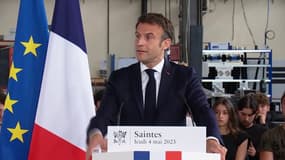Emmanuel Macron: "On va généraliser le soutien en petits groupes" pour éviter les décrochages scolaires  