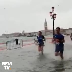 Ultime épreuve pour ces marathoniens à Venise : achever la course dans 40 cm d’eau