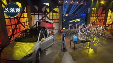 Une émission finlandaise a convié neuf cyclistes pour recharger une Tesla.