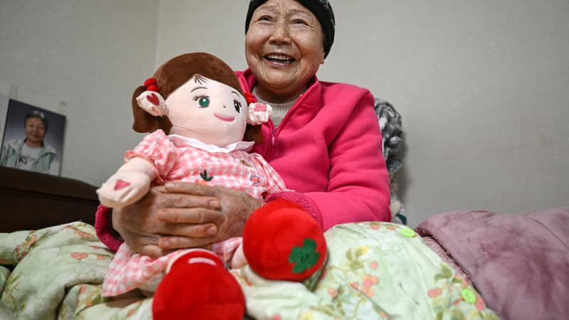 "Quand je suis avec Hyodol, je ne souffre jamais, elle me fait seulement rire !": en Corée du Sud, des poupées IA tiennent compagnie aux seniors