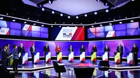 Les onze candidats à l'élection présidentielle de 2017, le 20 avril 2017 dans les studios de France 2 à Saint-Cloud.