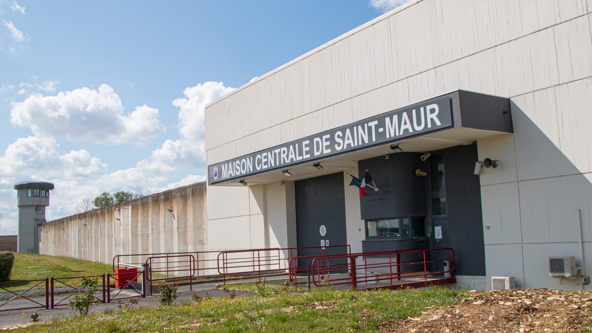 L'entrée de la maison centrale de Saint-Maur (Indre), le lundi 12 avril 2021. L'entrée de la maison centrale de Saint-Maur (Indre), le lundi 12 avril 2021.