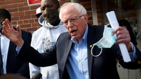 Le sénateur Bernie Sanders (d) et le rappeur Killer Mike venus en soutien à la création d'un premier syndicat au sein d'Amazon, à Birmingham (Etats-Unis), le 26 mars 2021.