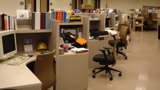 Le suicide d'un fonctionnaire sur son lieu de travail pourra être reconnu comme un accident de travail, a tranché le Conseil d'Etat, le 16 juillet 2014.