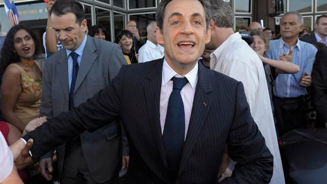 Nicolas Sarkozy est arrivé mercredi matin à La Réunion pour une courte visite électorale au cours de laquelle il devrait faire des propositions pour lutter contre la vie chère et le chômage des jeunes, deux maux endémiques de ce département français de l'