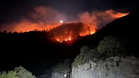 La face sud du Mont Gros, à Breil-sur-Roya, est en proie aux flammes depuis jeudi 6 mars. 