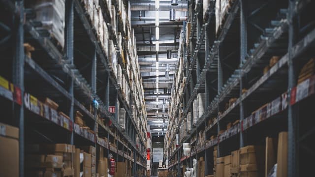 Les entrepôts logistiques accélèrent leur développement malgré les réticences