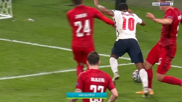 Le penalty sifflé sur Sterling lors du match Angleterre-Danemark