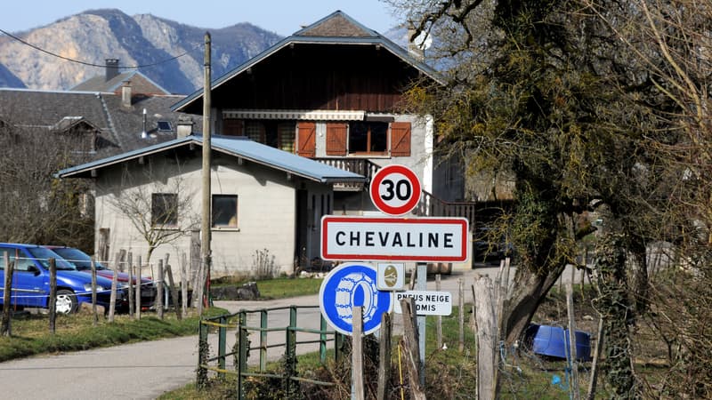 Un panneau indicatif à l'entrée de Chevaline, le 18 février 2014.