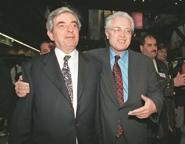 Amour déçu. Nommé ministre de l'Intérieur par Lionel Jospin, le "Che" claque la porte de son gouvernement trois ans après. Ici les deux hommes le 30 mars 2000 à Paris. Amour déçu. Nommé ministre de l'Intérieur par Lionel Jospin, le "Che" claque la porte de son gouvernement trois ans après. Ici les deux hommes le 30 mars 2000 à Paris.