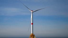 Une éolienne flottante au large de Port-de-Bouc, dans les Bouches-du-Rhône, le 7 décembre 2023 (photo d'illustration).