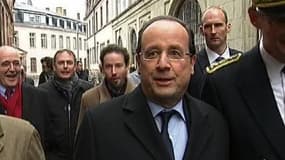 En marge de sa très officielle visite au Parlement européen, François Hollande évoque le match de mercredi.