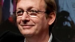 Le Parti communiste français se donne un nouveau chef ce dimanche en la personne de Pierre Laurent, lors d'un congrès d'étape à La Défense, près de Paris, mais le nouveau secrétaire national aura fort à faire pour enrayer le déclin d'un parti malade. /Pho