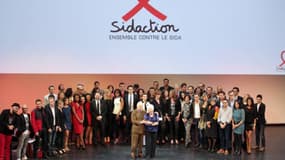 Line Renaud, Pierre Bergé et leurs invités lors d'une soirée Sidaction au musée du Quai Branly à Paris, le 10 mars 2014.