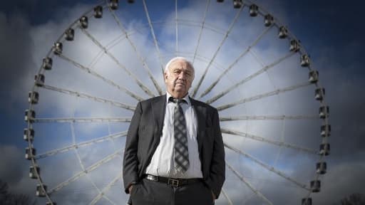 Marcel Campion devant la grande roue parisienne - Image d'illustration