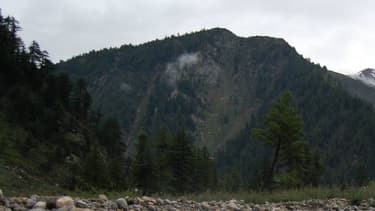 Cette rivière caillouteuse, profonde et tumultueuse est appréciée pour la descente en eaux vives.