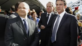 Le ministre de l'Intérieur Manuel Valls (à droite) avec le Premier ministre Jean-Marc Ayrault et le président du Conseil représentatif des institutions juives de France (Crif) Richard Prasquier lors de la commémoration à Paris de la rafle du Vélodrome d'h