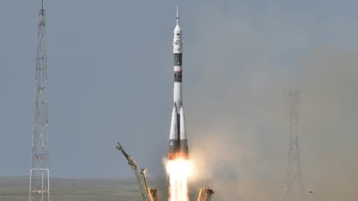 Un vaisseau spatial russe Soyouz décolle de Baïkonour, au Kazakhstan, avec trois astronautes vers la Station spatiale internationale, le 6 juin 2018