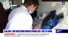 Calais: l'ambulance devient un vaccino-drive pour les plus de 75 ans