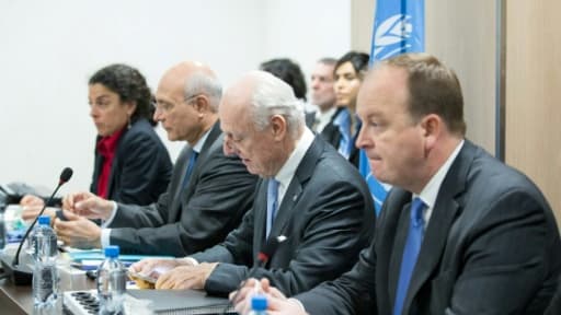 L'émissaire de l'ONU Staffan de Mistura (cetre) lors des négociations sur la Syrie à Genève, le 28 février 2017