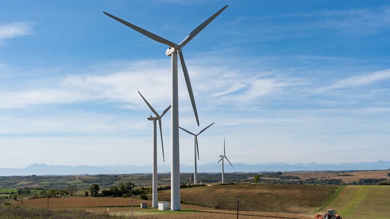 Le gouvernement veut ralentir le déploiement de l'énergie éolienne terrestre et solaire car la France "électrifie moins" et "consomme moins d'électricité" que prévu (mais veut toujours investir dans l'éolien offshore)