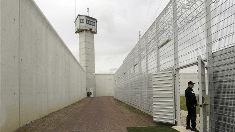 Le Contrôleur général des lieux de privation de liberté lance une alerte sur la surpopulation historique que subissent les prisons françaises avec 67.000 détenus pour 57.000 places et propose notamment de voter une loi d'amnistie pour y remédier. Jean-Mar