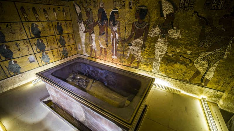 Le sarcophage de Toutânkhamon a été découvert dans son tombeau de la vallée des rois, en Egypte.