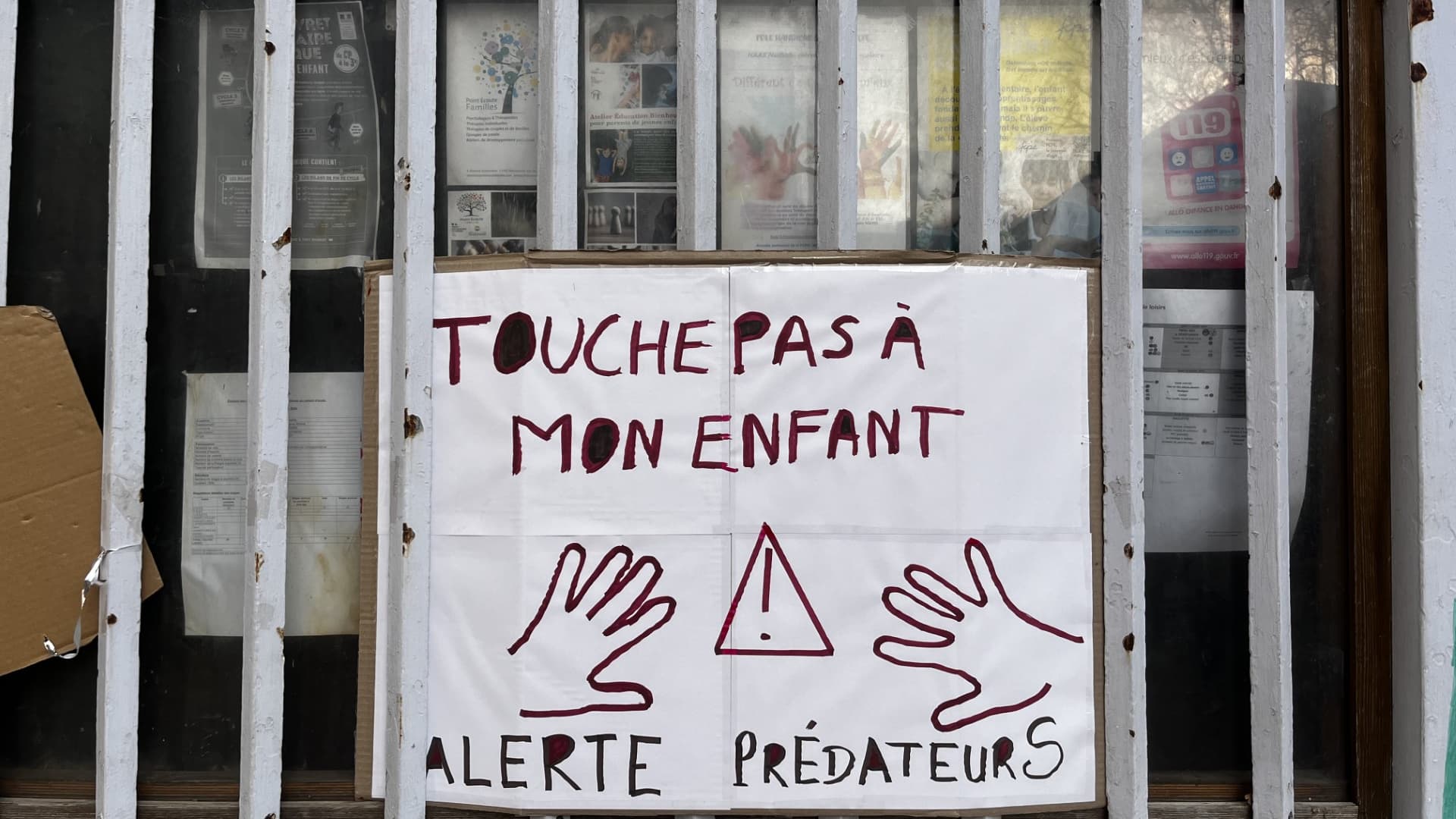 Marignane: un élève agressé sexuellement à travers les grilles de son  école, les parents en colère