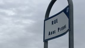 La rue Abbé-Pierre à Manosque (Alpes-de-Haute-Provence).