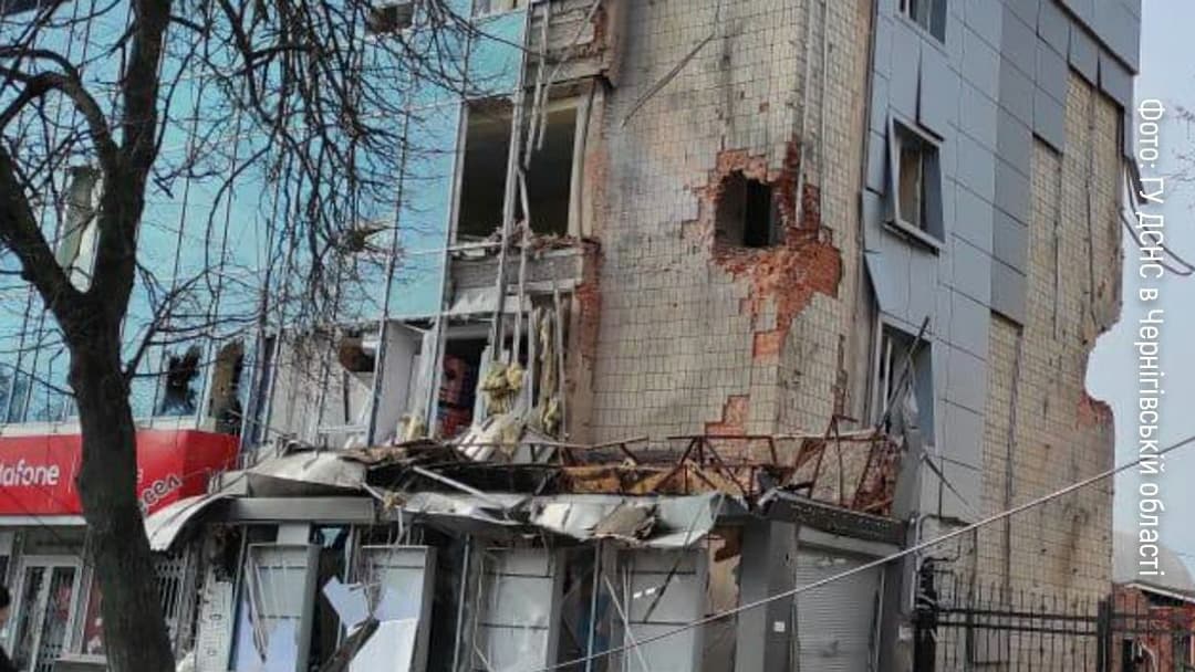 Les dégâts dans la ville de Tcherniguiv après des bombardements le 30 mars. Les dégâts dans la ville de Tcherniguiv après des bombardements le 30 mars.