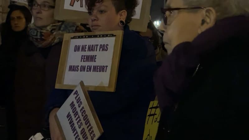 Lors de la manifestation devant le commissariat de Blois le 21 décembre 2022