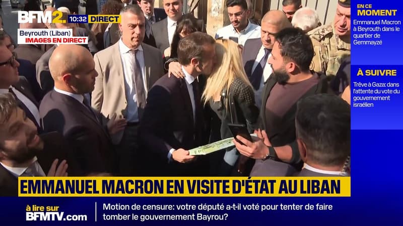 Emmanuel Macron rencontre des Libanais dans le quartier de Gemmayzé à Beyrouth