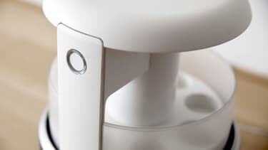 Cette machine permet de créer des parfums selon son humeur et ses besoin. Cette innovation a été développée par Nota Nota, une startup saoudienne