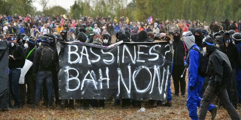 Manifestation contre la construction d'une "mégabassine" le 29 octobre 2022 à Saint-Soline dan les Deux-Sèvres