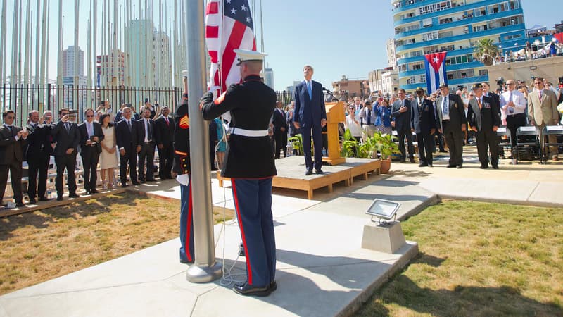 Le drapeau américain a été hissé vendredi devant l'ambassade des Etats-unis à Cuba, lors d'une cérémonie en présence du secrétaire d'Etat John Kerry.