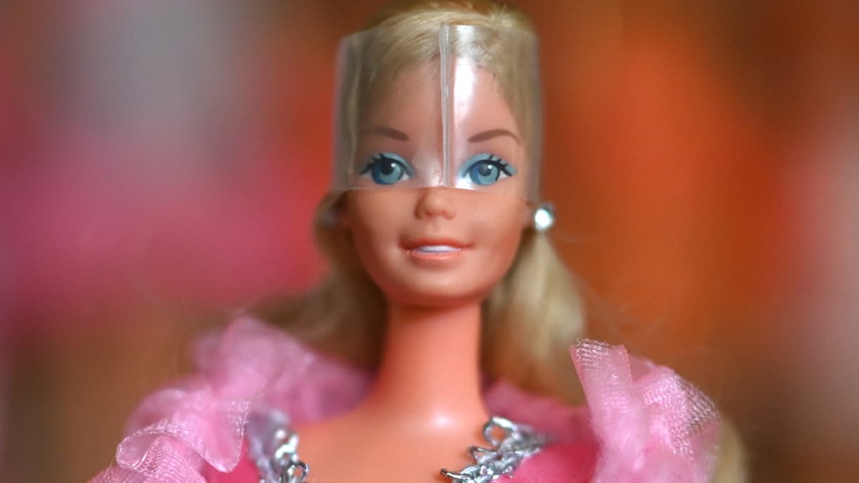 Une poupée Barbie photographiée chez une collectionneuse à Düsseldorf (Allemagne), le 25 juin 2023.