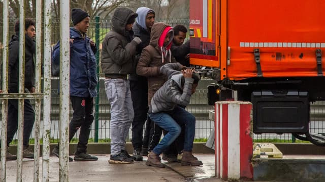 Les migrants étaient cachés depuis trois jours dans ce camion frigorifique. (Image d'illustration)