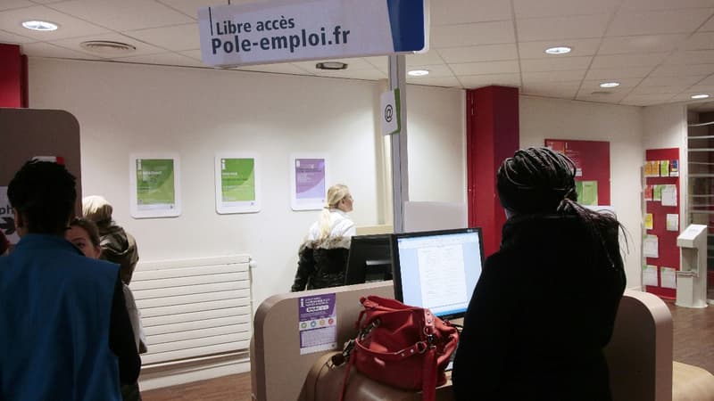 Les agences Pôle emploi mettent à disposition du matériel pour aider les chômeurs dans leurs recherches.