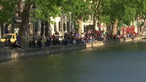 À Paris, le canal Saint-Martin totalement pris d'assaut pour ce premier jour de déconfinement