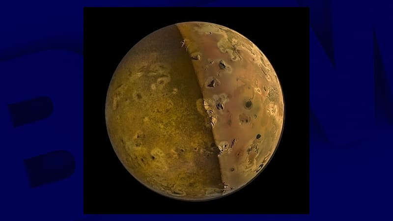 Io, lune de Jupiter, dont la face nocturne est éclairée par la lumière solaire réfléchie de Jupiter, ou "Jupitershine".