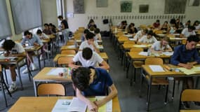Des lycéens passent l'épreuve de philosophie du bac le 15 juin 2022 au lycée Sainte-Marie Les Maristes à Lyon