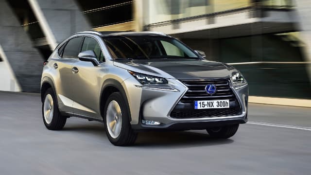 Depuis le 1er janvier 2017, les modèles hybrides, comme ce SUV Lexus ne bénéficient plus du bonus écologique. (image d'illustration)