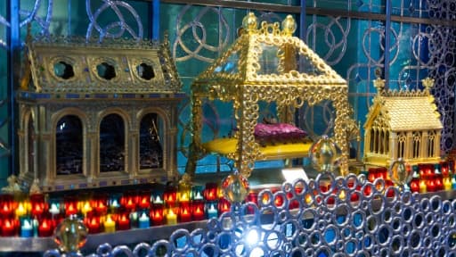 Objets liturgiques de la cathédrale d'Angoulême présentés dans une scénographie de Jean-michel Othonial le 30 septembre 2016