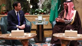 Le secrétaire d'État américain Marco Rubio rencontre le prince héritier d'Arabie saoudite Mohammed ben Salmane à Ryad le 17 février 2025.